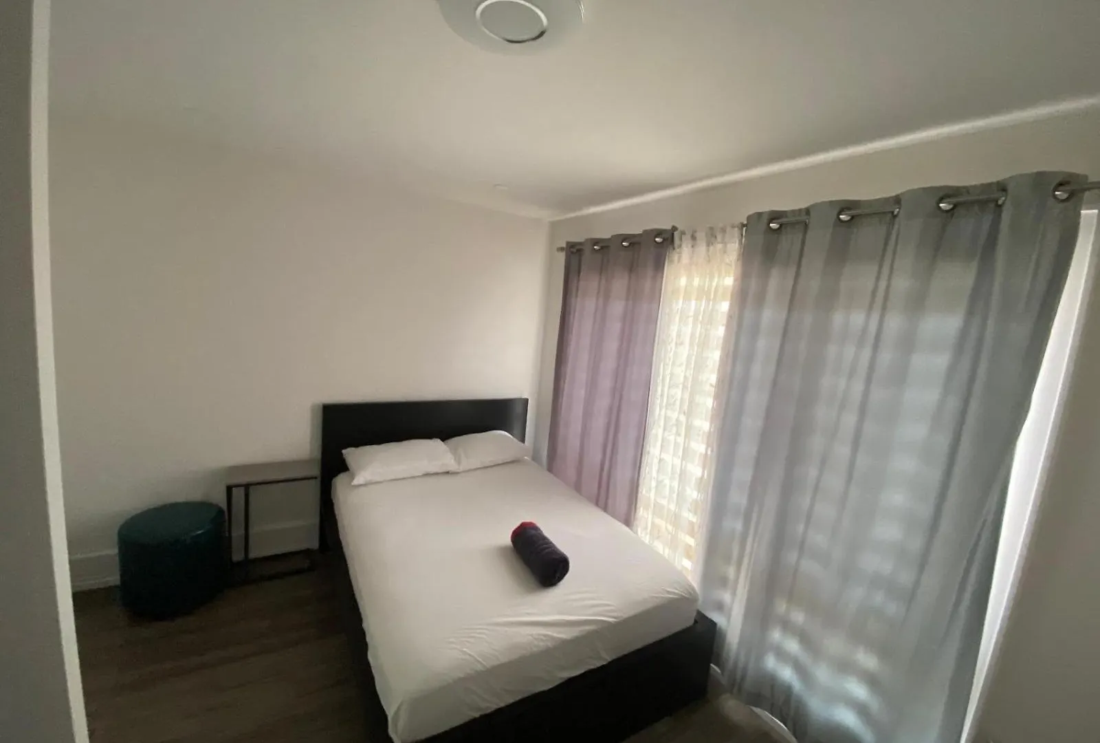 Cozy House Near Danforth Toronto Villa