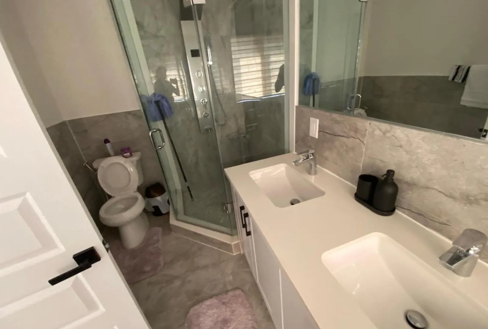 Cozy House Near Danforth Toronto Villa